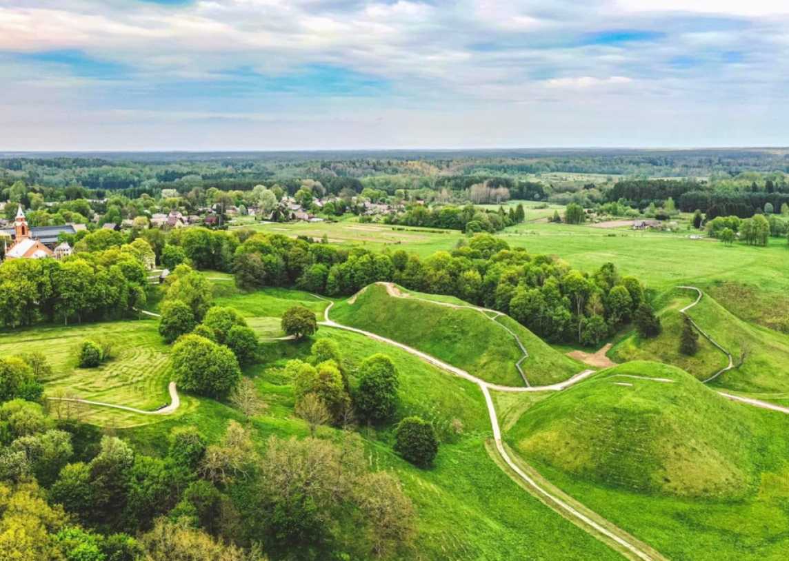 Kernavės piliakalnių šlaitų avarinė būklė pašalinta!