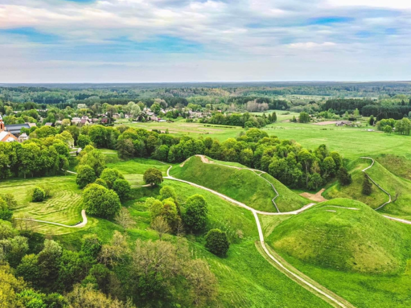 Kernavės piliakalnių šlaitų avarinė būklė pašalinta!