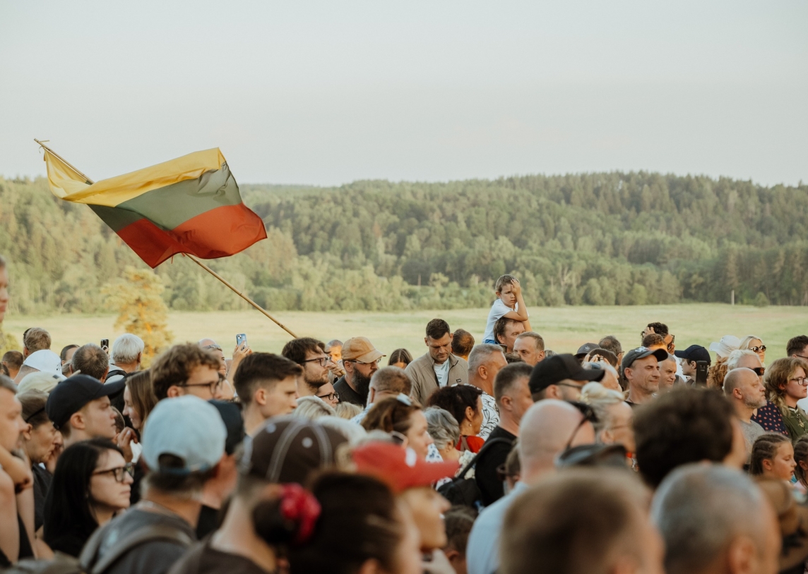 Kernavėje iškilmingai paminėta Lietuvos Karaliaus Mindaugo karūnavimo ir Tautiškos giesmės diena