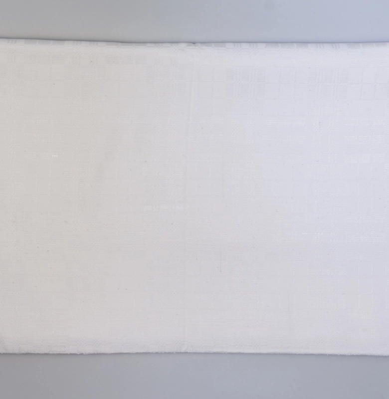 Staltiesė. Medvilniniai ir šilkiniai siūlai. 156x148 cm. 