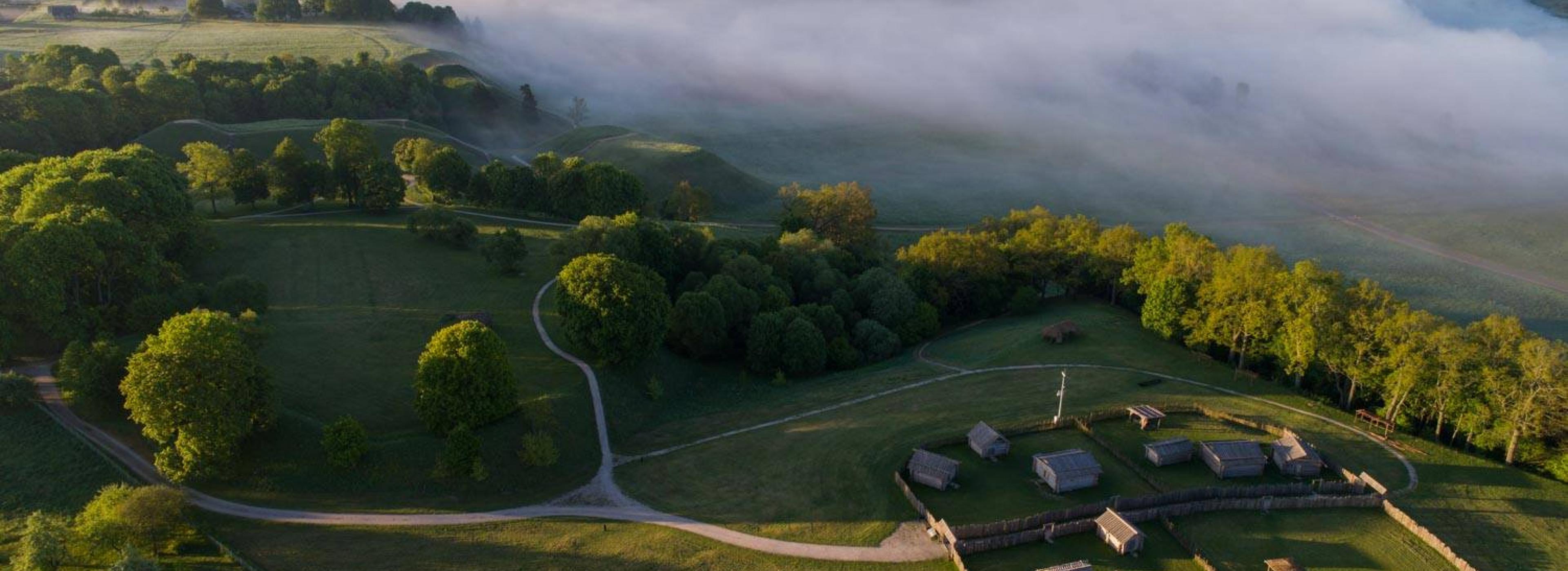 Atkurtos Kernavės viduramžių sodybos